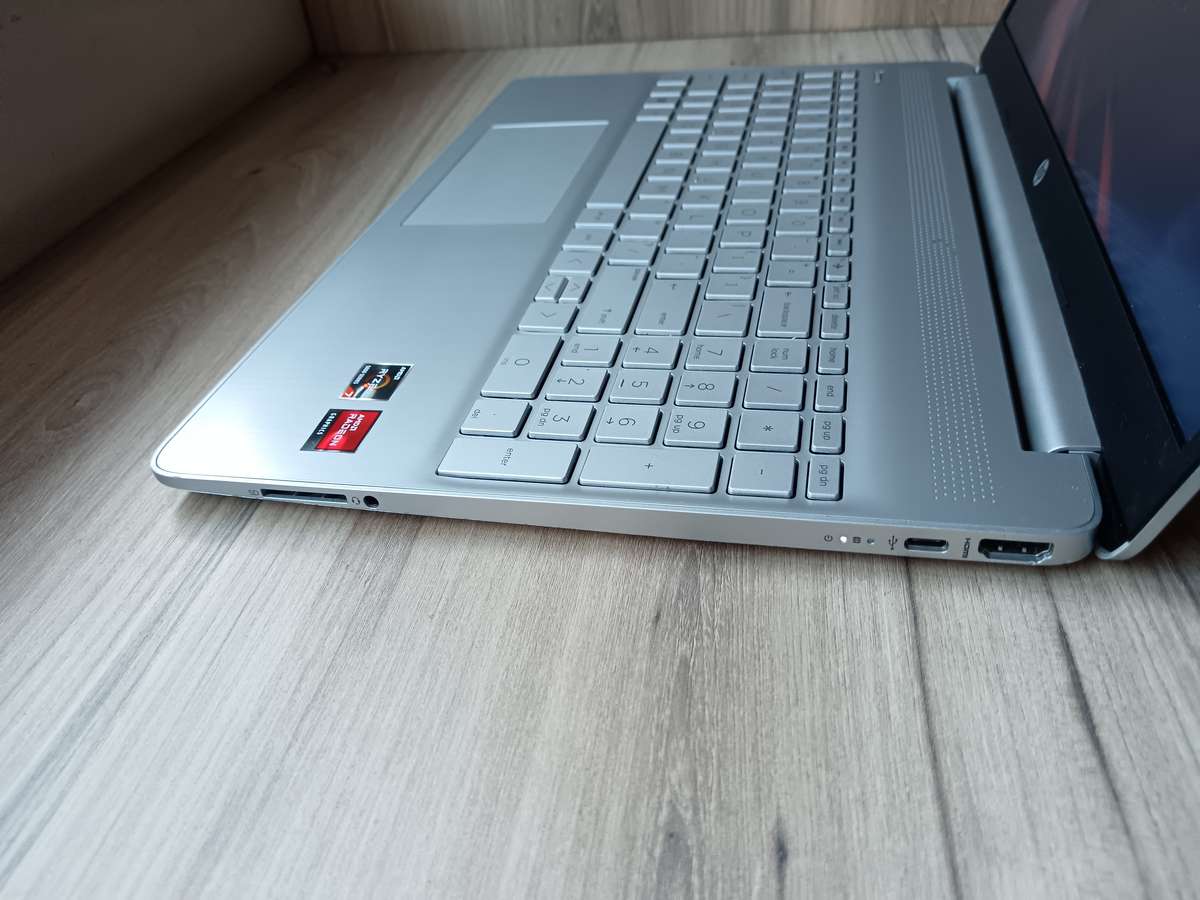 Hp Laptop 15s-eq2xxx AMD Ryzen 7 5700u + Free Laptop Bag