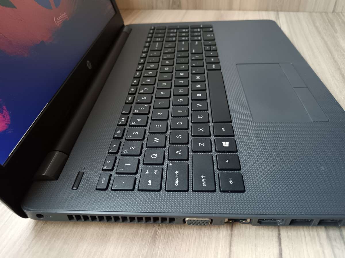 HP 255 G6 AMD E2-9000E Notebook