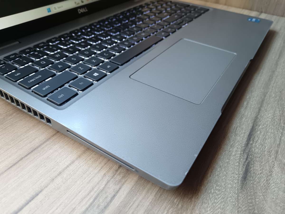 Dell Latitude 5520 Intel Core I5 11th Gen + Free Laptop Bag