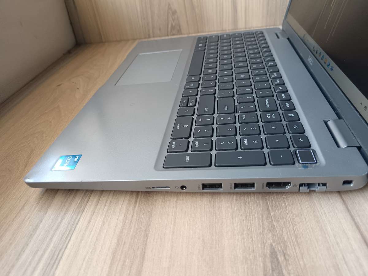 Dell Latitude 5520 Intel Core I5 11th Gen + Free Laptop Bag