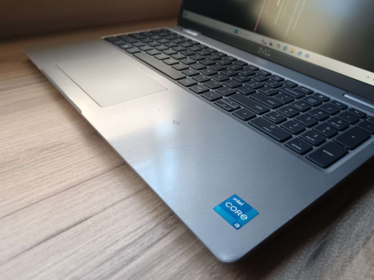 Dell Latitude 5520 Intel Core I5 11th Gen + Free Laptop Bag