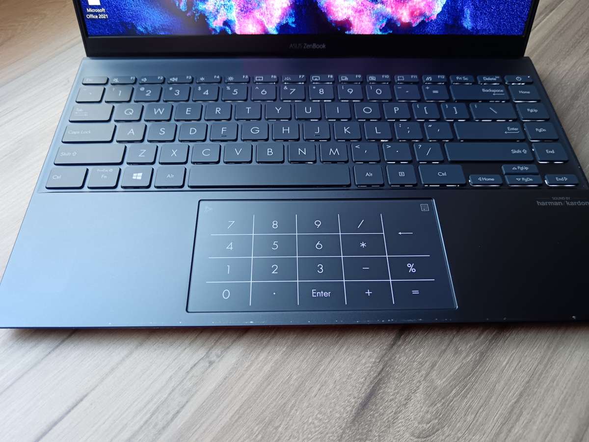 ASUS UM425UA Zenbook 14 AMD Ryzen 7 5700U + Free Laptop Bag