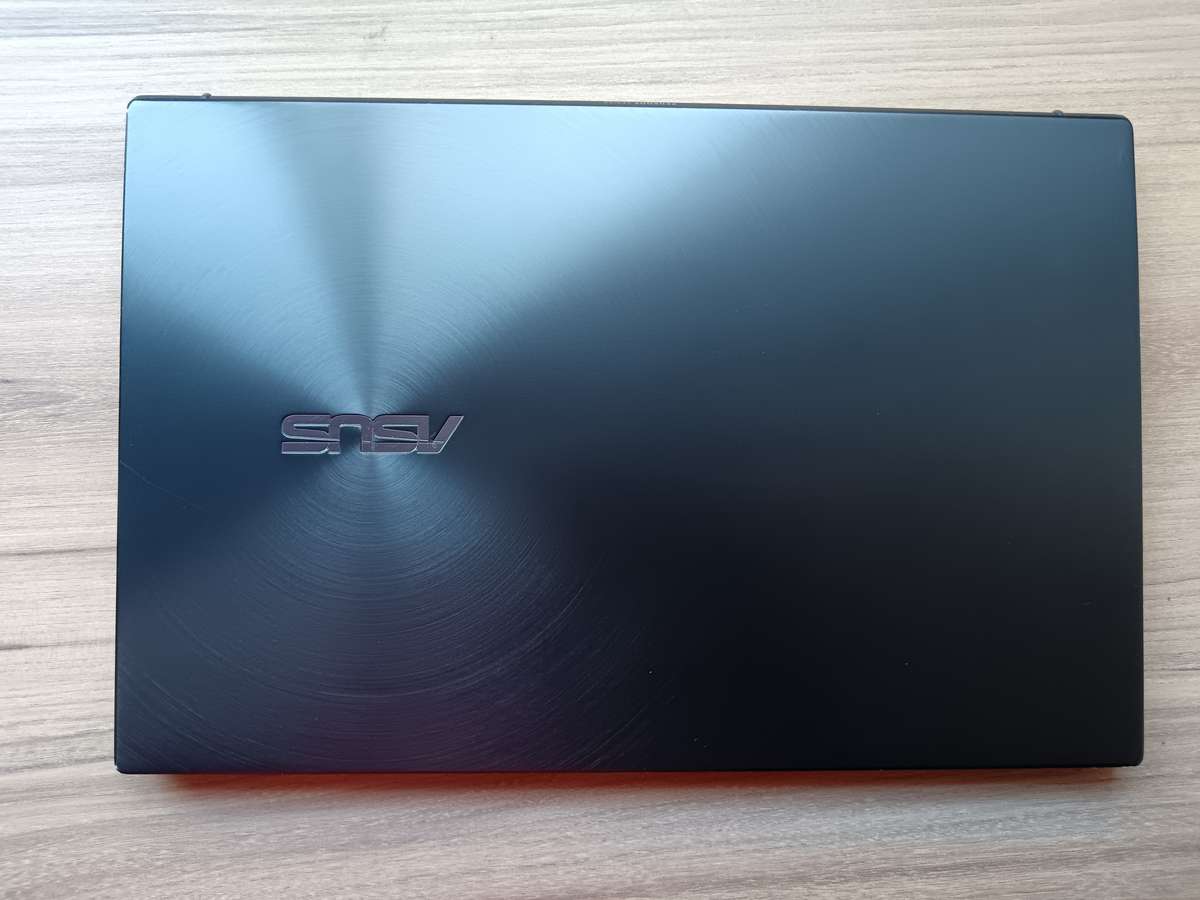 ASUS UM425UA Zenbook 14 AMD Ryzen 7 5700U + Free Laptop Bag