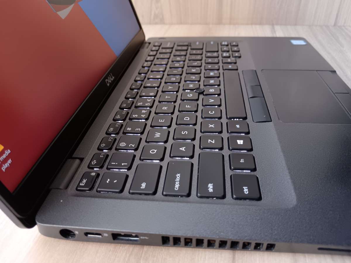 Dell Latitude 5400 Intel Core i5 + Free Laptop Bag