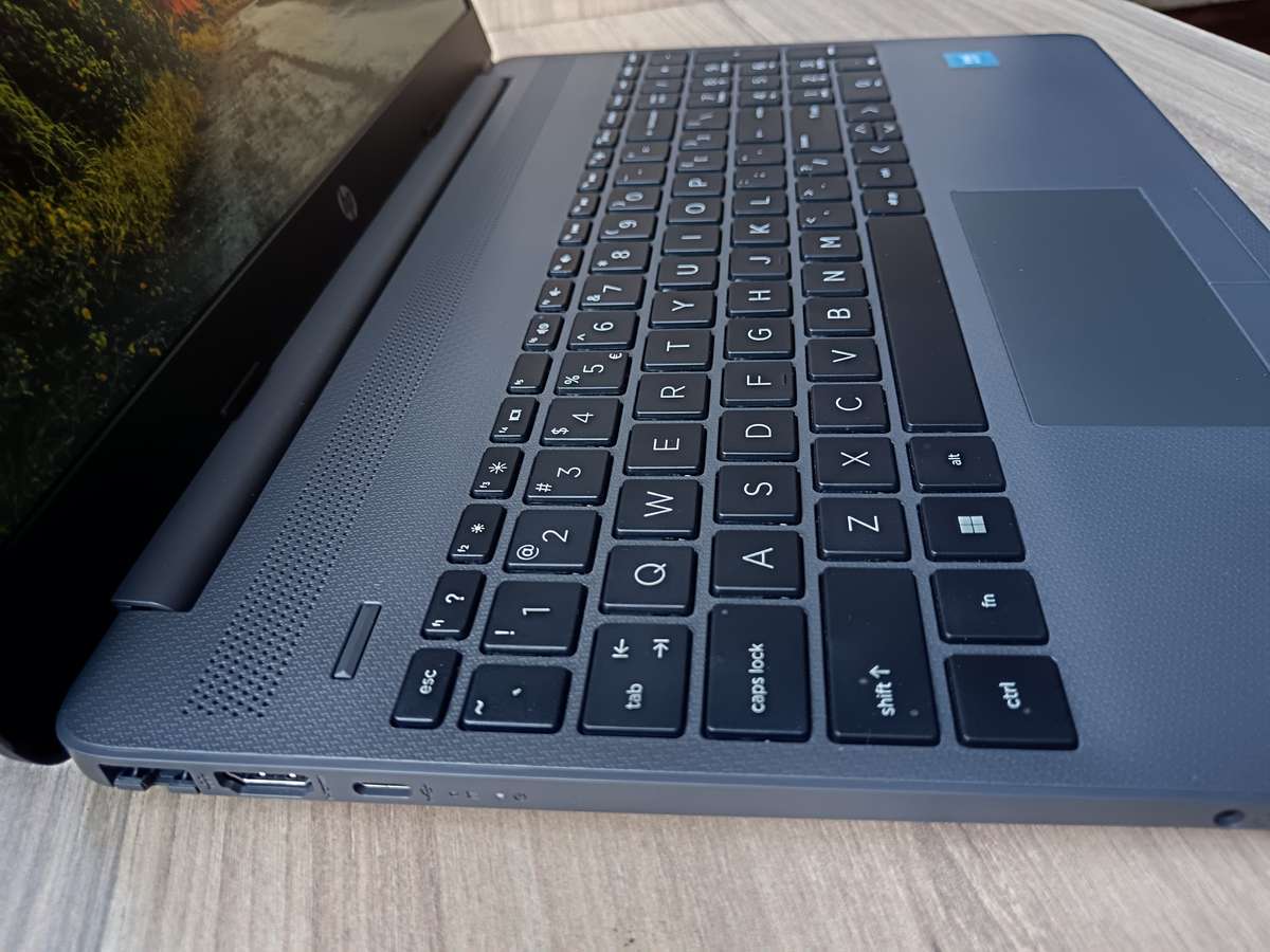 HP 250 G9 15.6` Celeron N4500 8GB RAM 256GB SSD Win 11