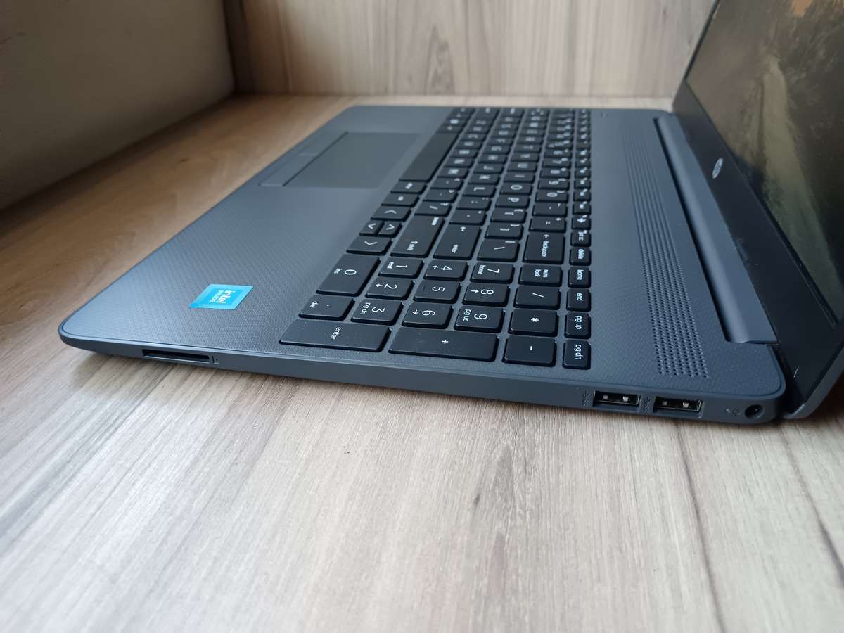 HP 250 G9 15.6` Celeron N4500 8GB RAM 256GB SSD Win 11