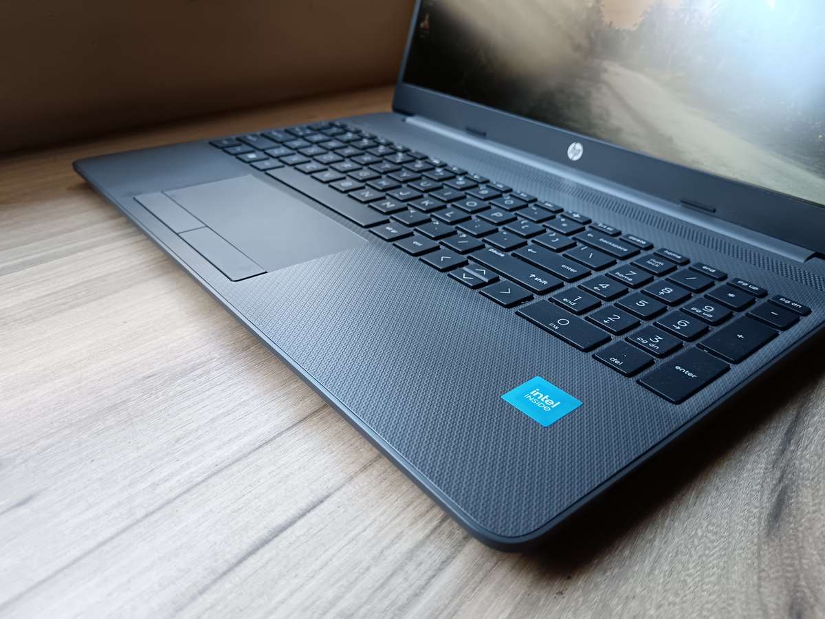 HP 250 G9 15.6` Celeron N4500 8GB RAM 256GB SSD Win 11