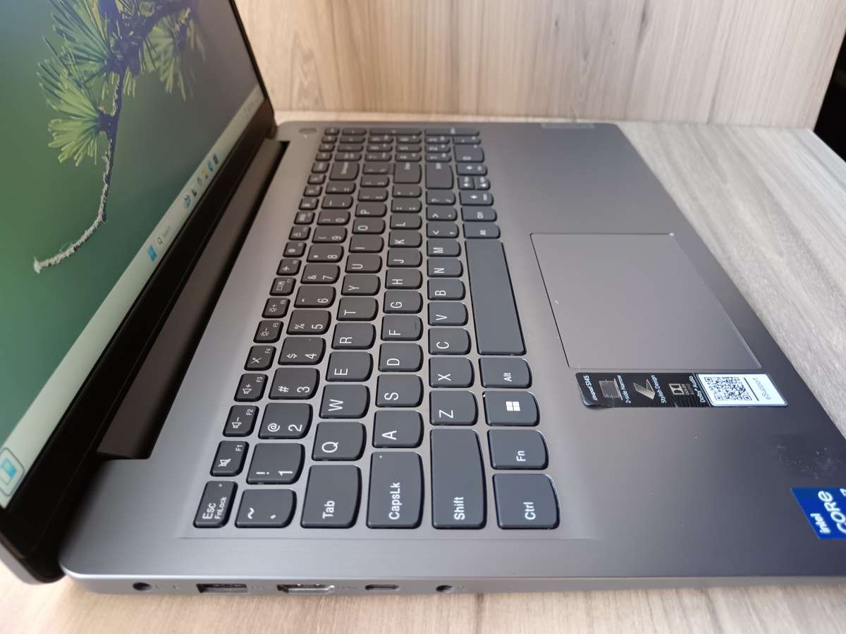 Lenovo IdeaPad 3 Intel Core i7 12th Gen + Free Laptop Bag