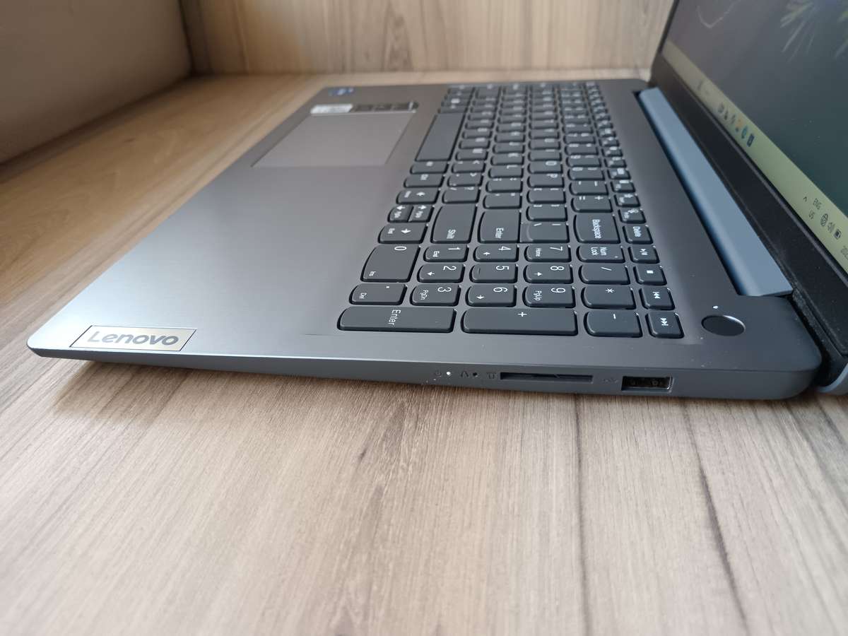 Lenovo IdeaPad 3 Intel Core i7 12th Gen + Free Laptop Bag