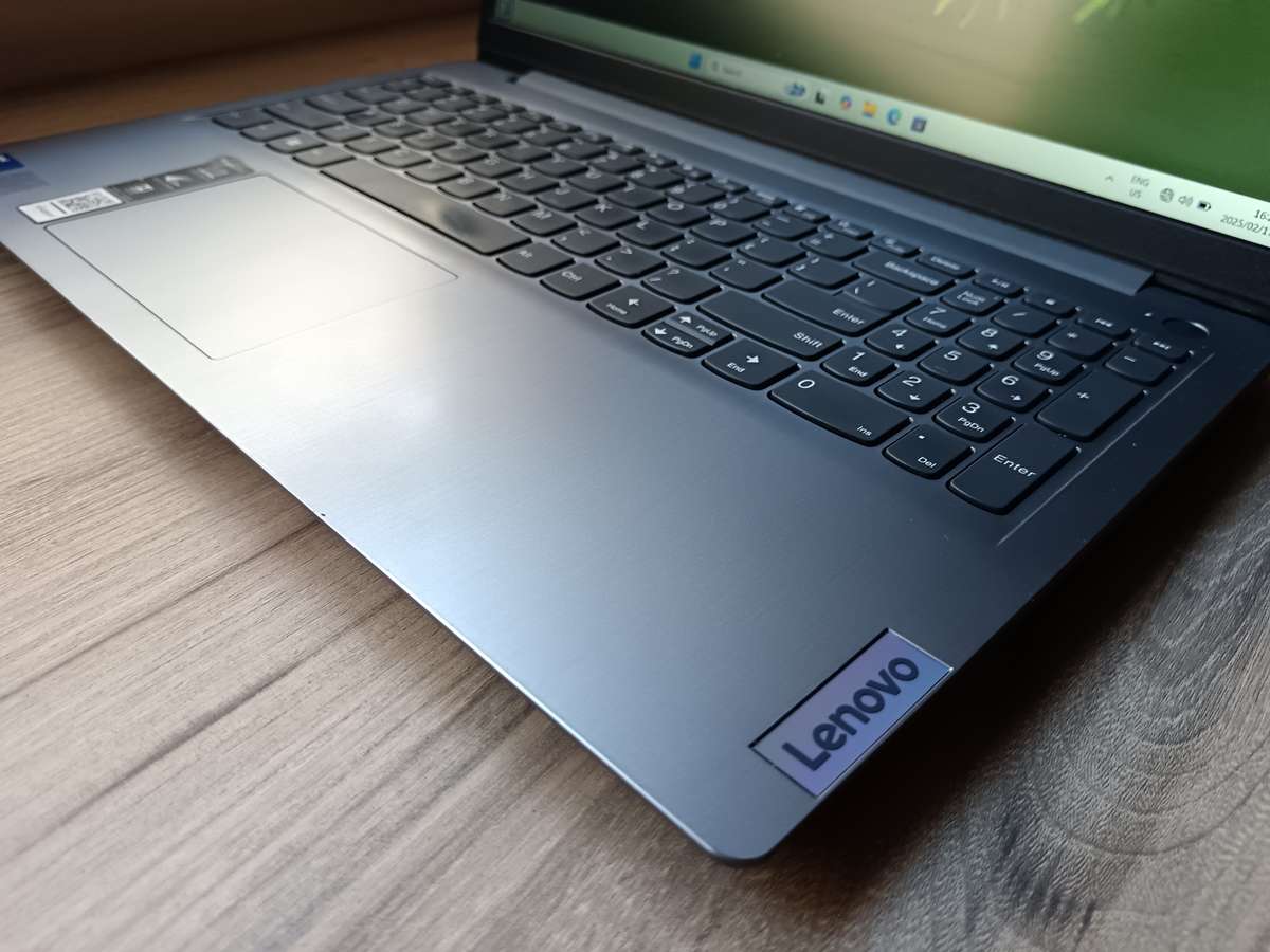 Lenovo IdeaPad 3 Intel Core i7 12th Gen + Free Laptop Bag