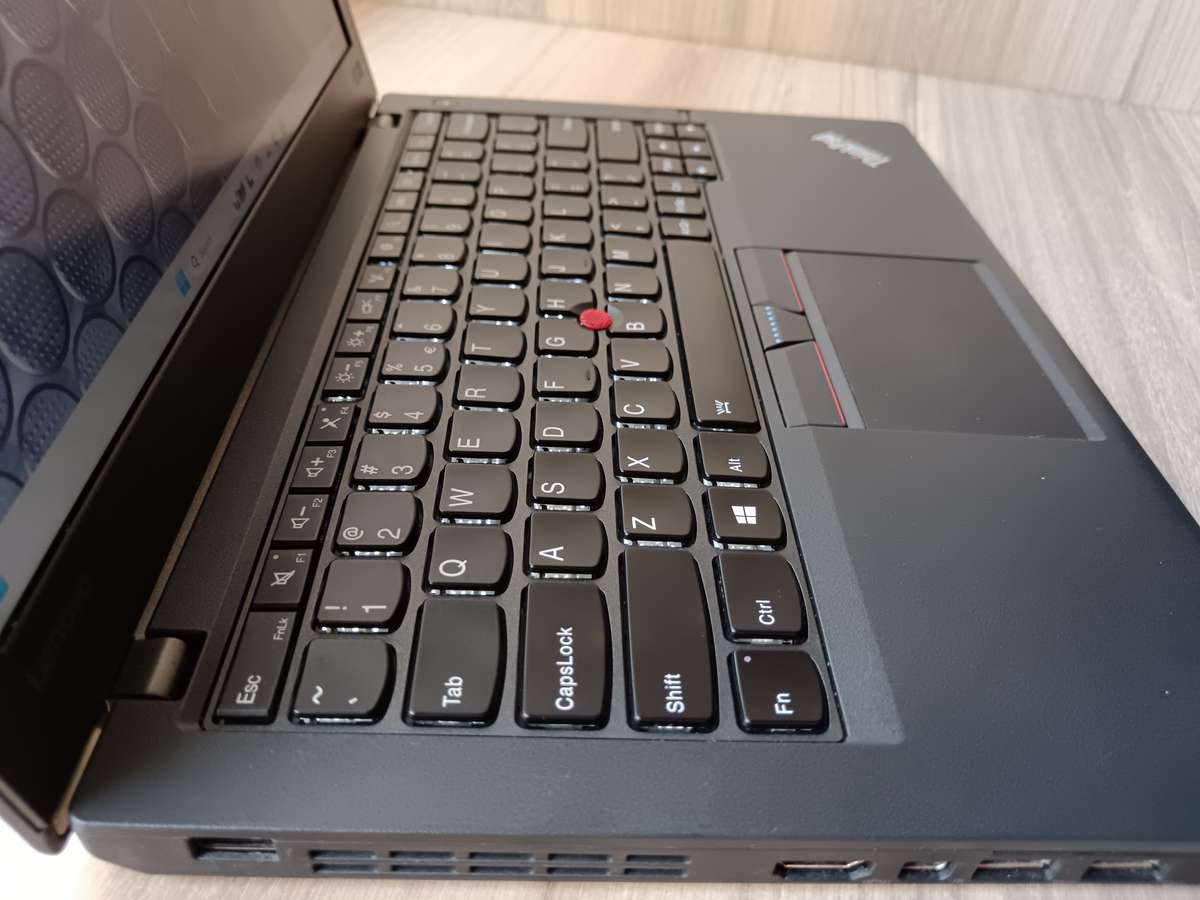Lenovo ThinkPad X260 Intel Core I5 + Free Laptop Bag
