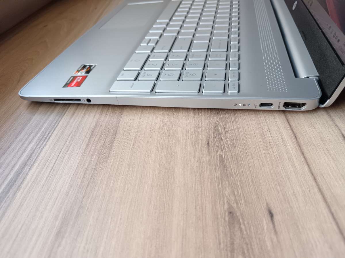 Hp Laptop 15s-eq2xxx AMD Ryzen 7 5700u + Free Laptop Bag