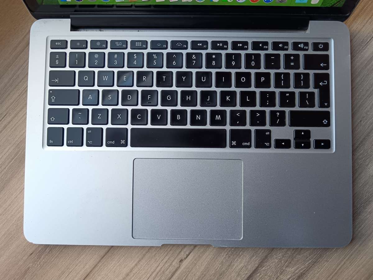Macbook Pro (Retina 2014 13inch) + Free Laptop Bag