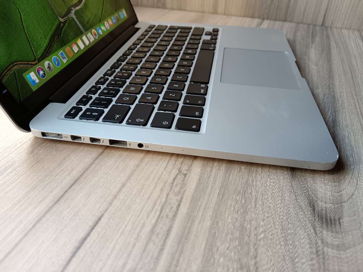 Macbook Pro (Retina 2014 13inch) + Free Laptop Bag