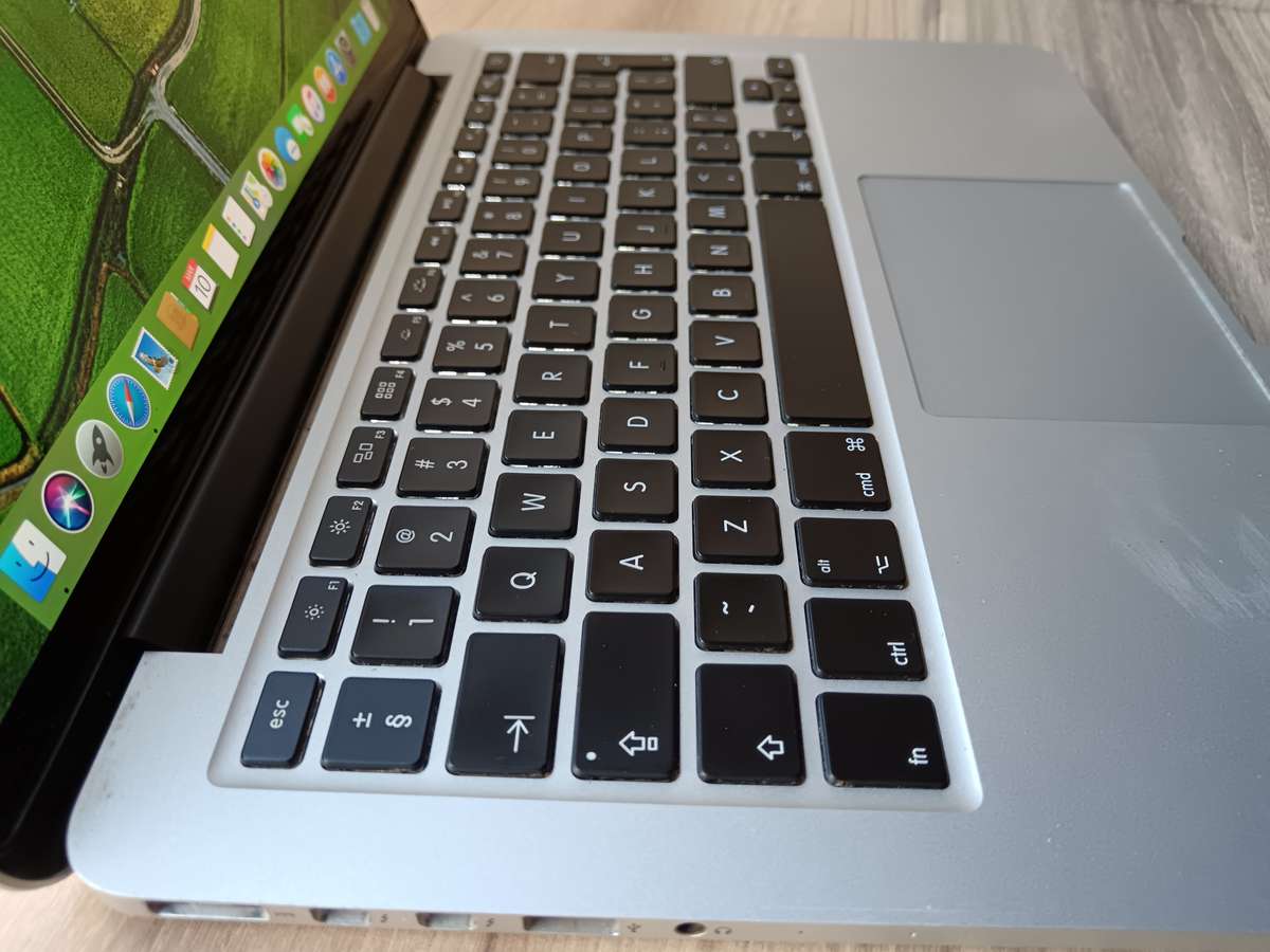 Macbook Pro (Retina 2014 13inch) + Free Laptop Bag