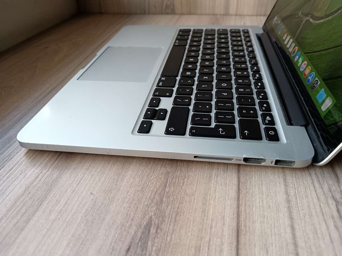 Macbook Pro (Retina 2014 13inch) + Free Laptop Bag