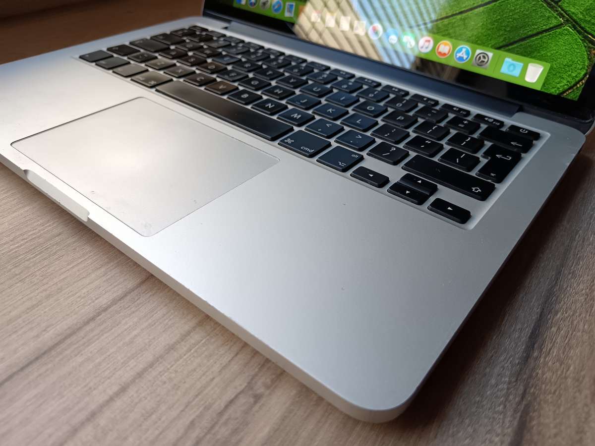 Macbook Pro (Retina 2014 13inch) + Free Laptop Bag