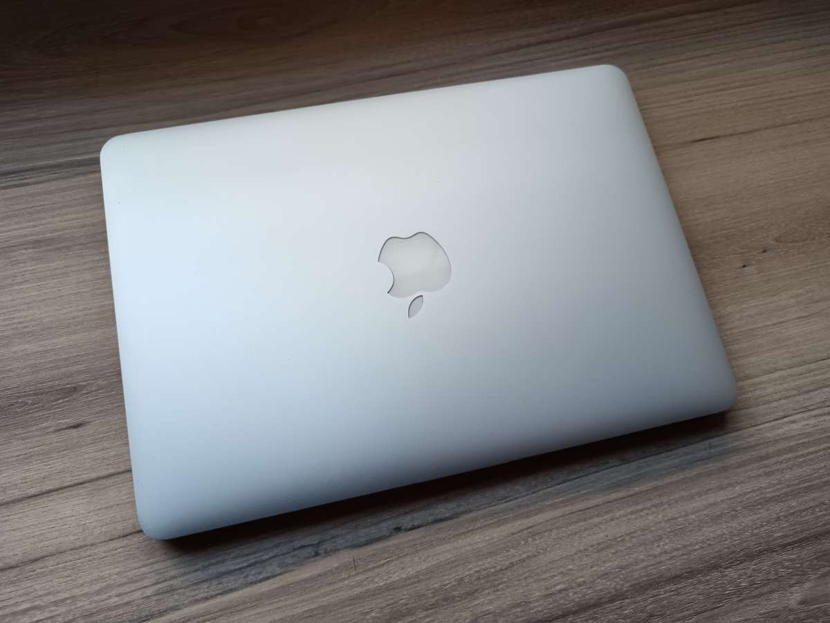 Macbook Pro (Retina 2014 13inch) + Free Laptop Bag