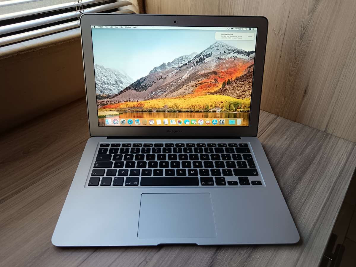 MacBook Air (13-inch, Mid 2013) + Free Laptop Bag