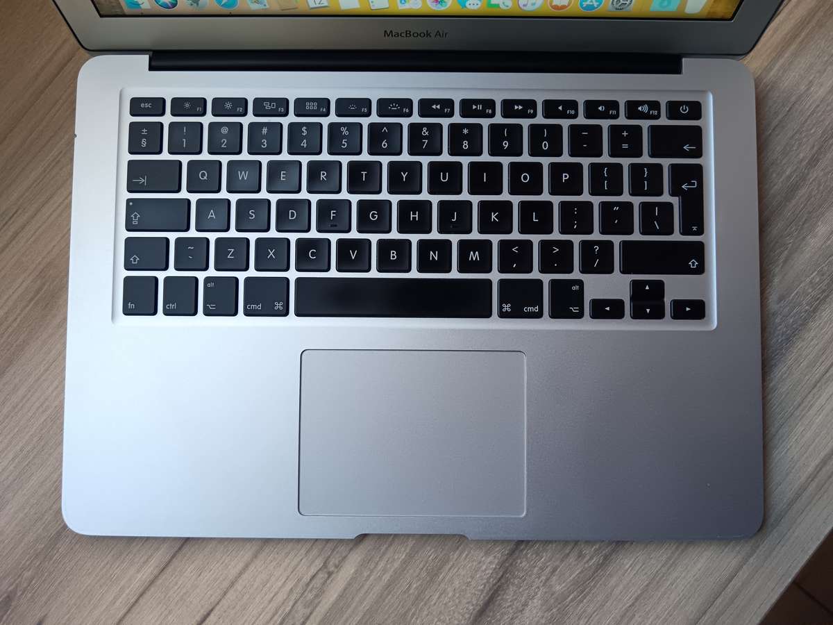 MacBook Air (13-inch, Mid 2013) + Free Laptop Bag
