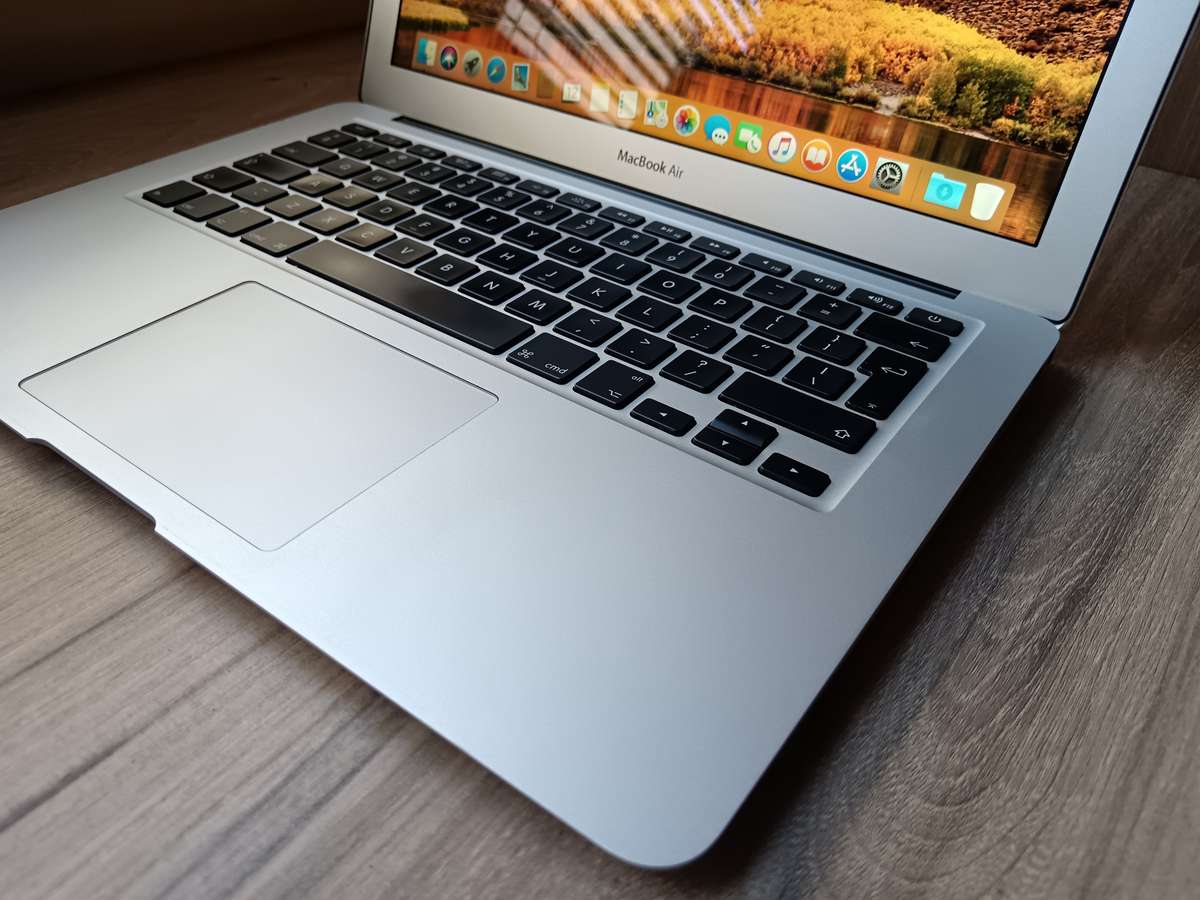 MacBook Air (13-inch, Mid 2013) + Free Laptop Bag