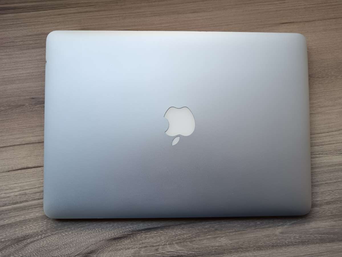 MacBook Air (13-inch, Mid 2013) + Free Laptop Bag