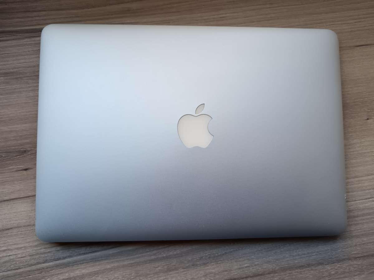 MacBook Air (13-inch, Mid 2013) + Free Laptop Bag