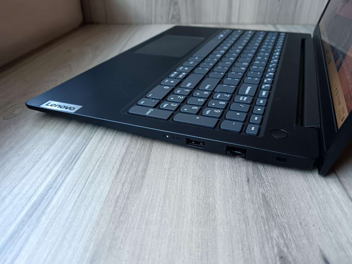 Lenovo V15 G4 AMD Ryzen 3 7320U + Free Laptop Bag