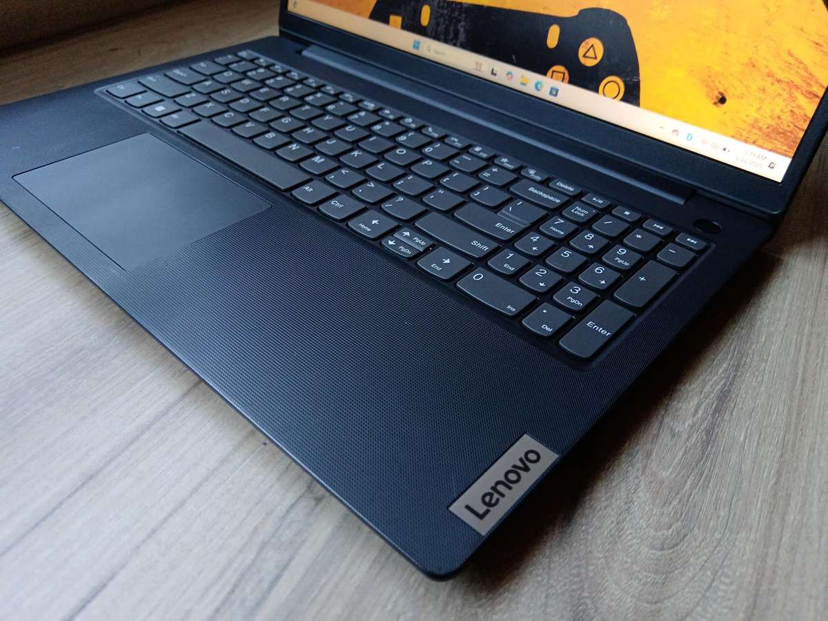 Lenovo V15 G4 AMD Ryzen 3 7320U + Free Laptop Bag