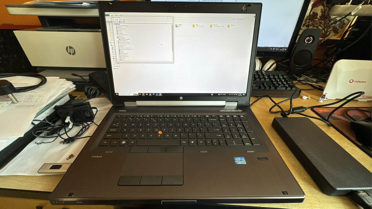 HP EliteBook 8760w 17" LCD laptop