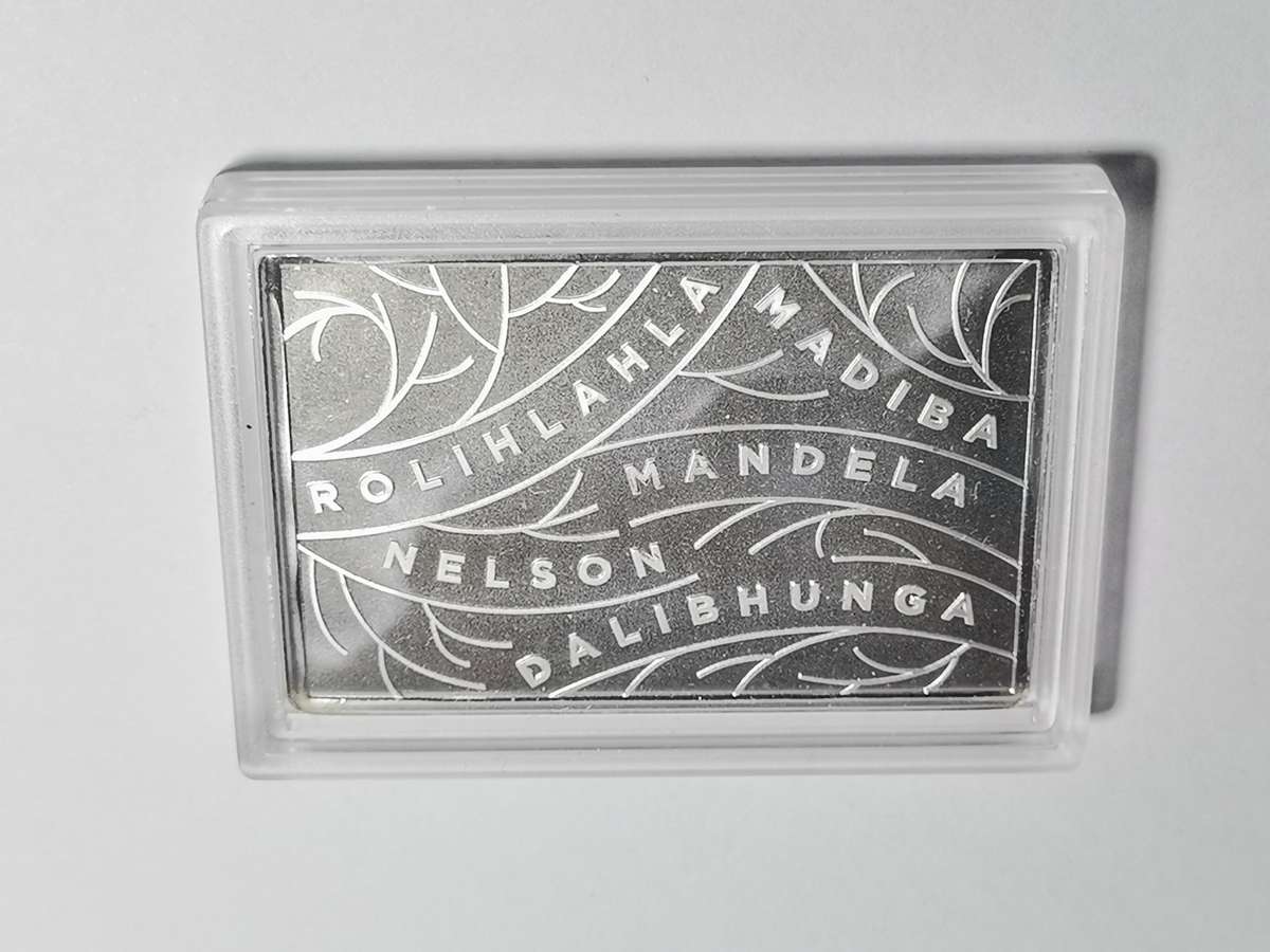 BEAUTIFUL NELSON MANDELA 1OZ PROOF SILVER BAR. "TYHALARHA".