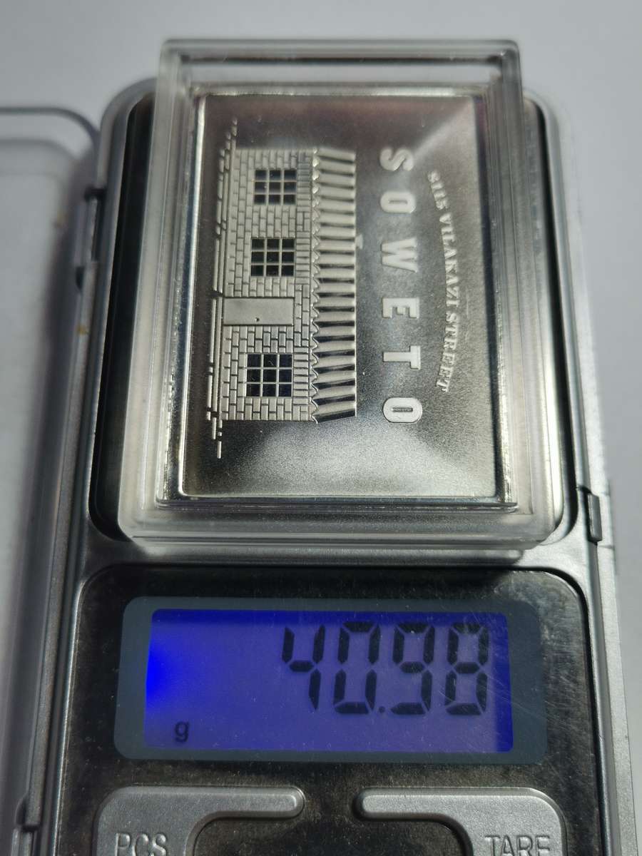 BEAUTIFUL NELSON MANDELA 1OZ PROOF SILVER BAR. VILAKAZI STREET/NM BRIDGE.