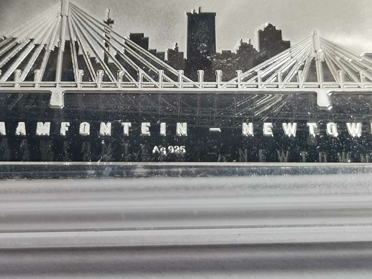 BEAUTIFUL NELSON MANDELA 1OZ PROOF SILVER BAR. VILAKAZI STREET/NM BRIDGE.