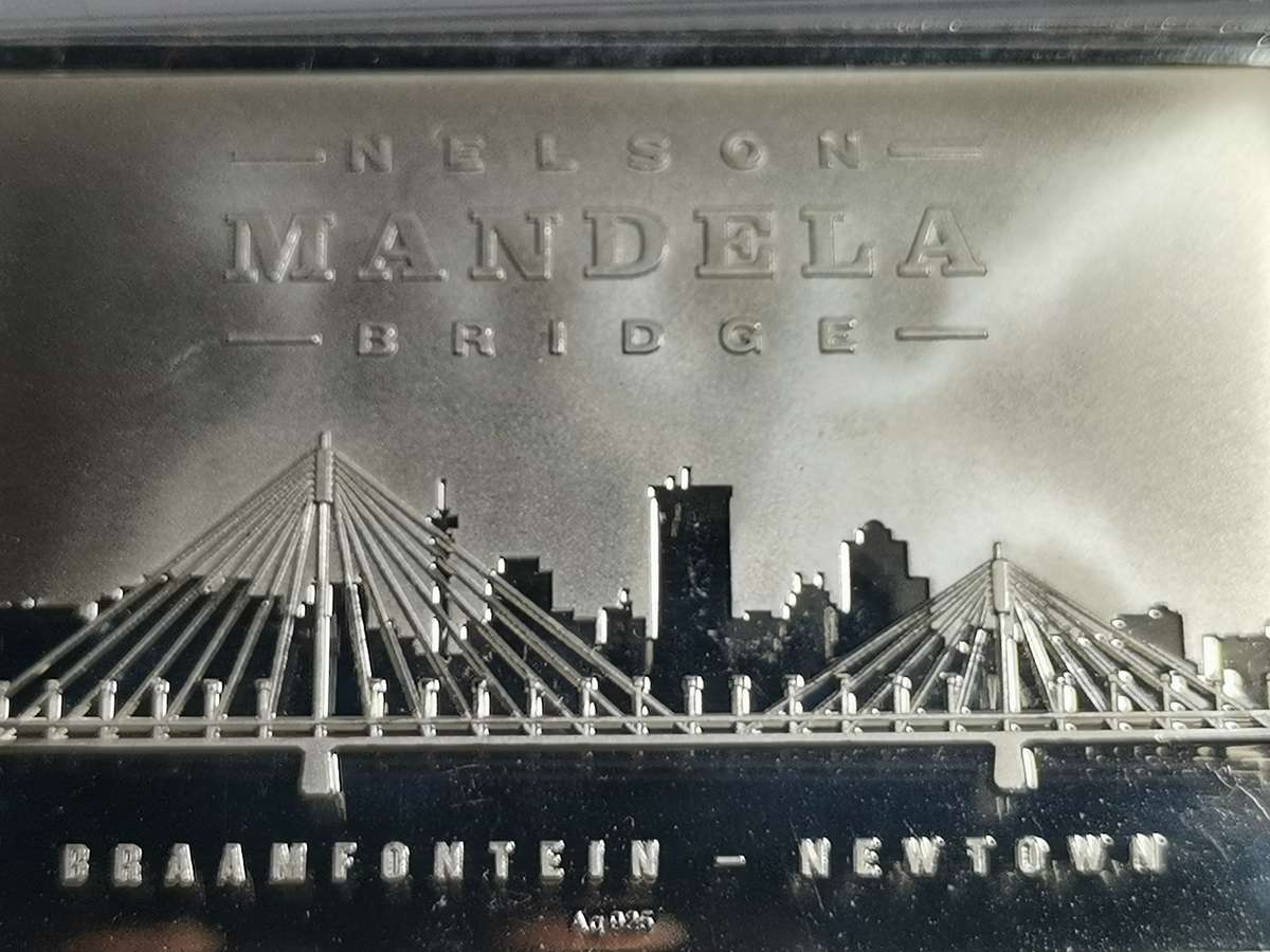BEAUTIFUL NELSON MANDELA 1OZ PROOF SILVER BAR. VILAKAZI STREET/NM BRIDGE.