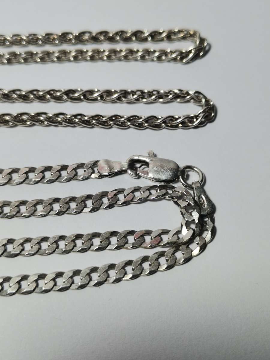 TWO 925 SILVER CHAINS FOR ONE BID. CLASPS BROKEN. 18 GRAMS TOTAL.