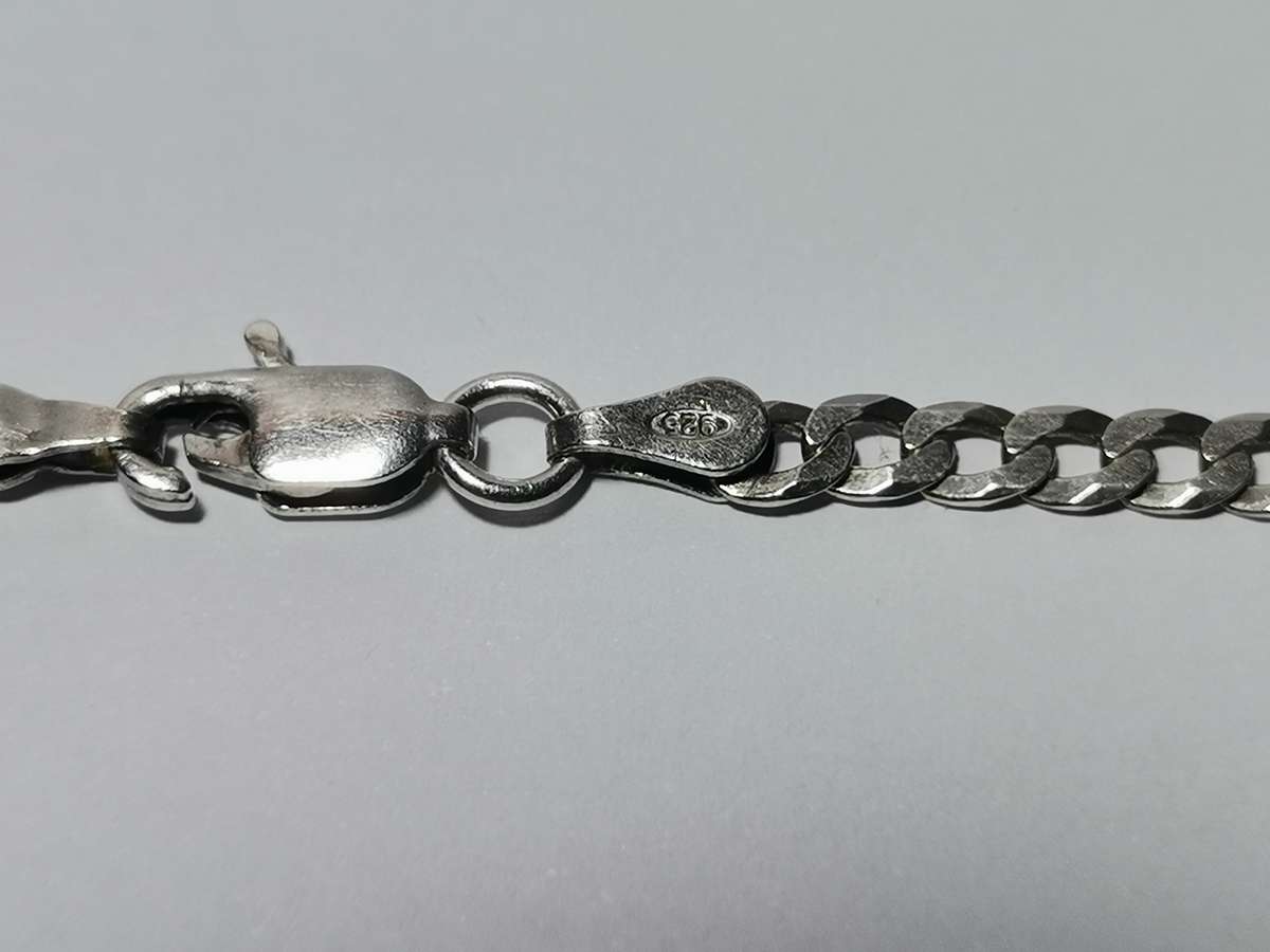 TWO 925 SILVER CHAINS FOR ONE BID. CLASPS BROKEN. 18 GRAMS TOTAL.