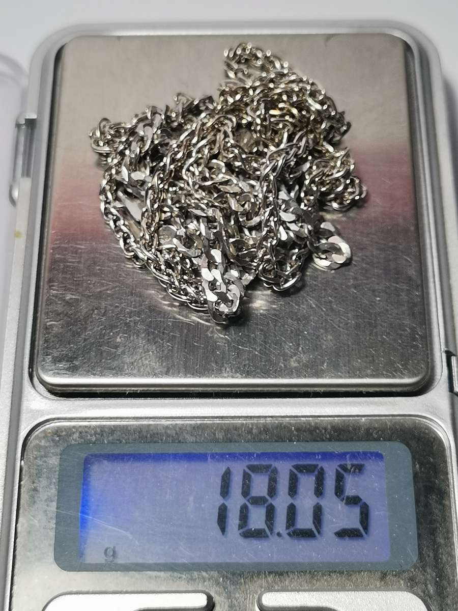 TWO 925 SILVER CHAINS FOR ONE BID. CLASPS BROKEN. 18 GRAMS TOTAL.