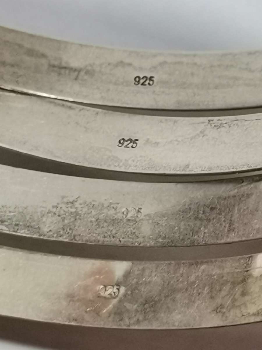4 X 925 SILVER BANGLES. STAMPED. TOTAL WEIGHT: 25.66 GRAMS. ONE BID TAKES ALL.
