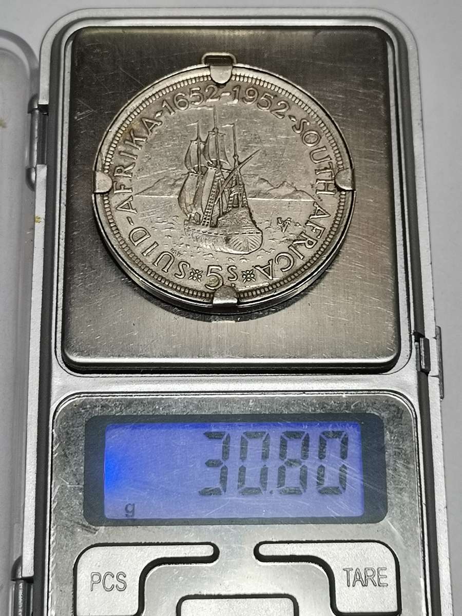 1952 SILVER CROWN IN 925 SILVER SETTING AS PENDANT. TOTAL WEIGHT: 30.80 GRAMS.