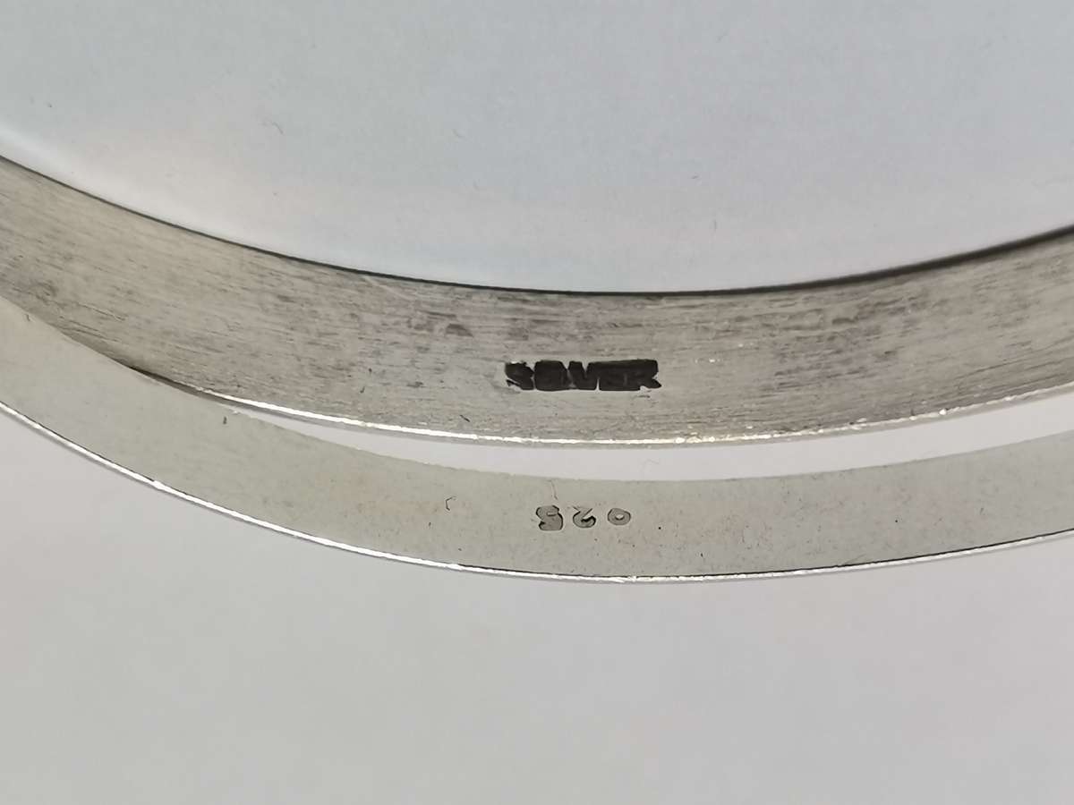 2 X .925 SIVER BANGLES. STAMPED. TOTAL WEIGHT: 17.30 GRAMS. ONE BID TAKES BOTH.