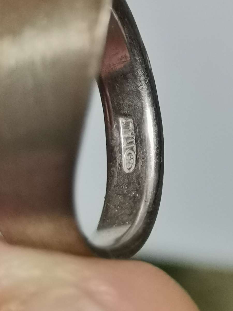 BIG SILVER DESIGNER RING. WEIGHT: 5.50 GRAMS.
