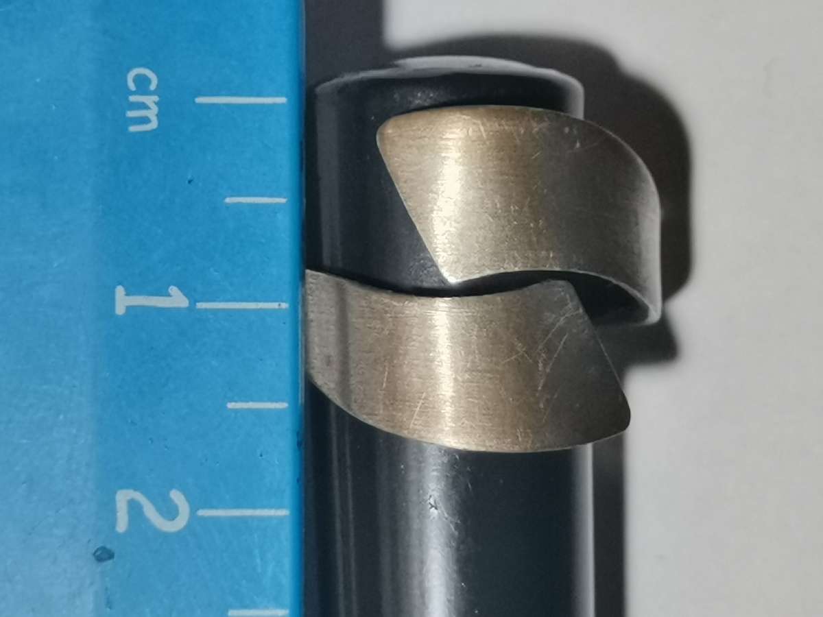 BIG SILVER DESIGNER RING. WEIGHT: 5.50 GRAMS.