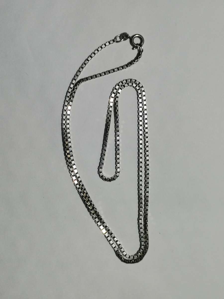 STERLING SILVER CHAIN. STAMPED. WEIGHT: 11.43 GRAMS.