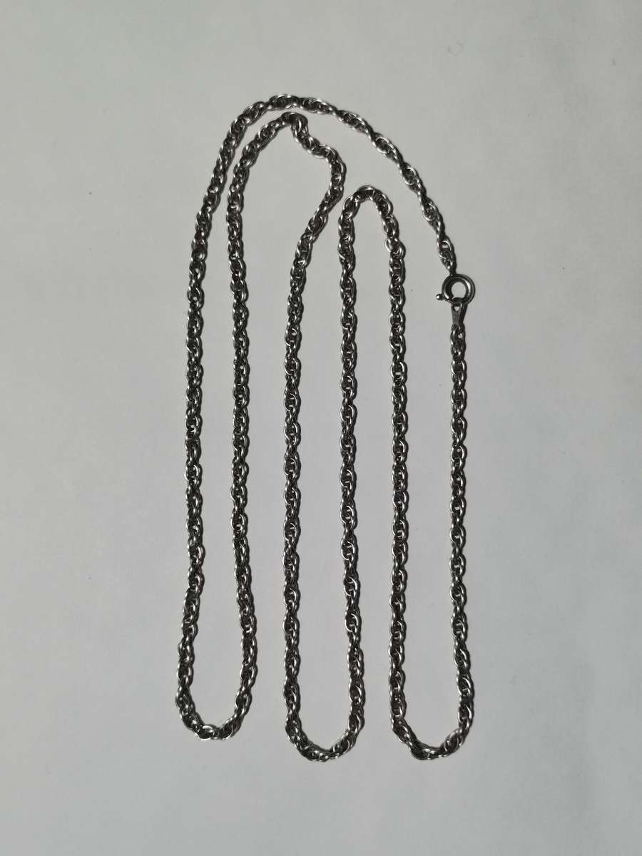 STERLING SILVER CHAIN. STAMPED. WEIGHT: 9.95 GRAMS.