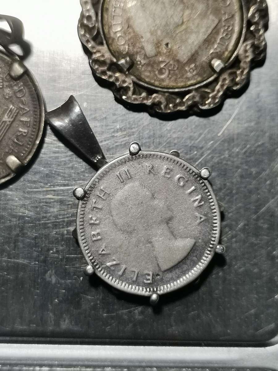 3 X SILVER TICKEYS/3P PENDANTS. TOTAL WEIGHT: 10.24 GRAMS.