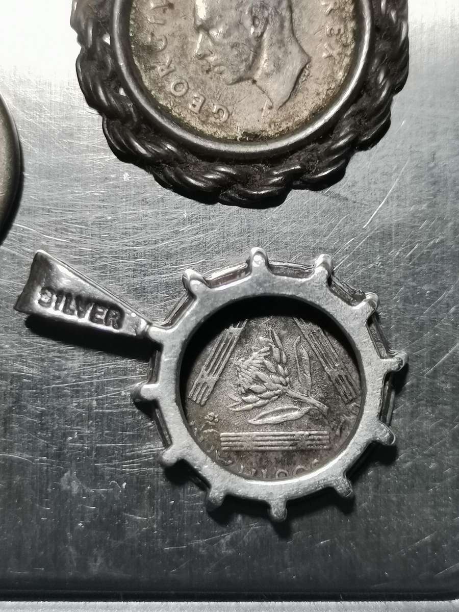 3 X SILVER TICKEYS/3P PENDANTS. TOTAL WEIGHT: 10.24 GRAMS.