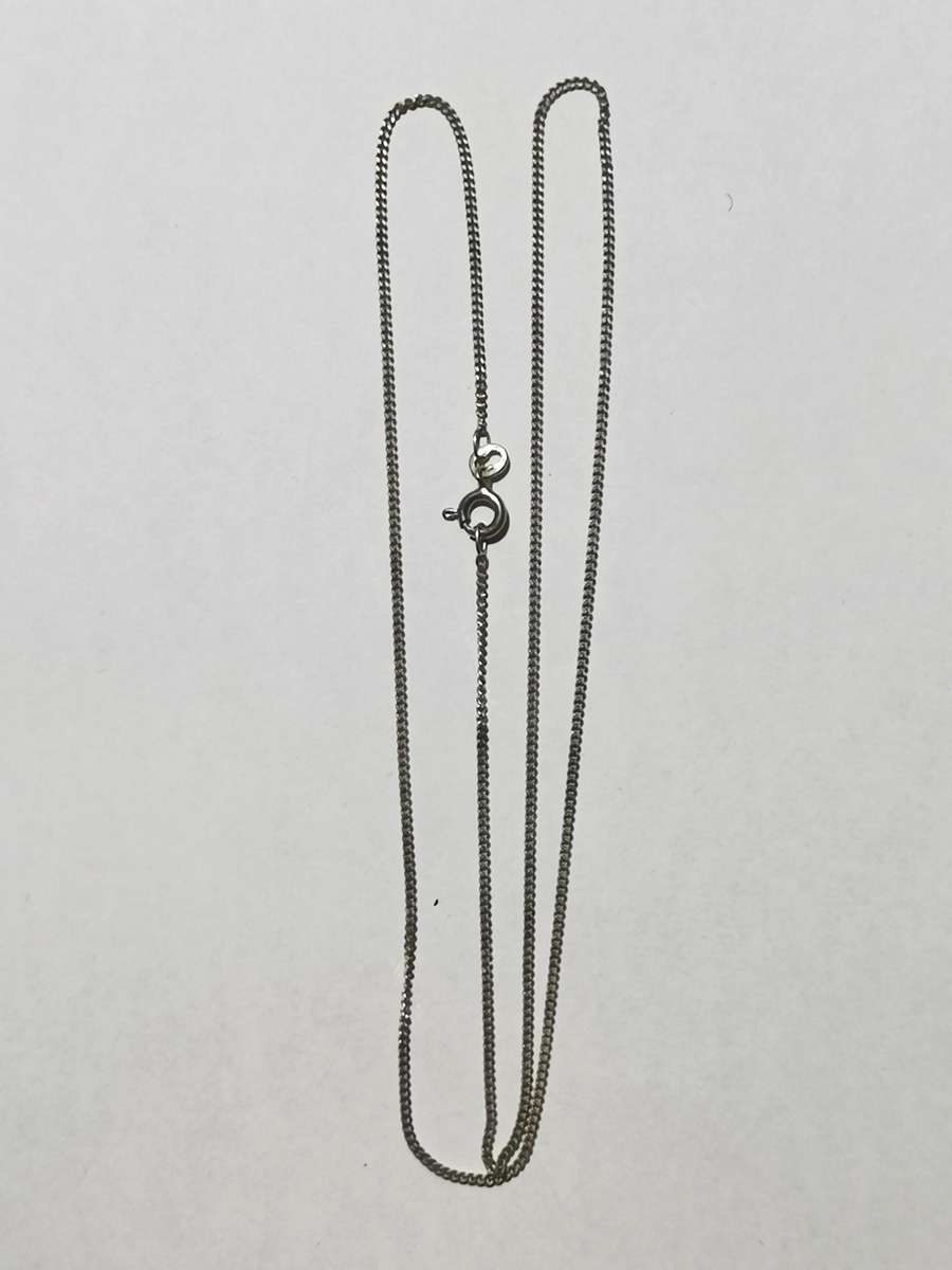 STERLING SILVER CHAIN. STAMPED. WEIGHT: 3.06 GRAMS.