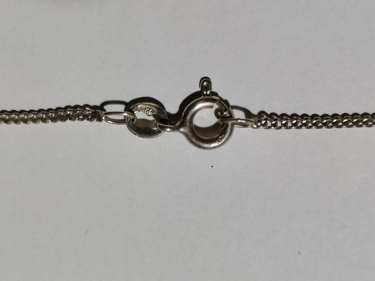 STERLING SILVER CHAIN. STAMPED. WEIGHT: 3.06 GRAMS.