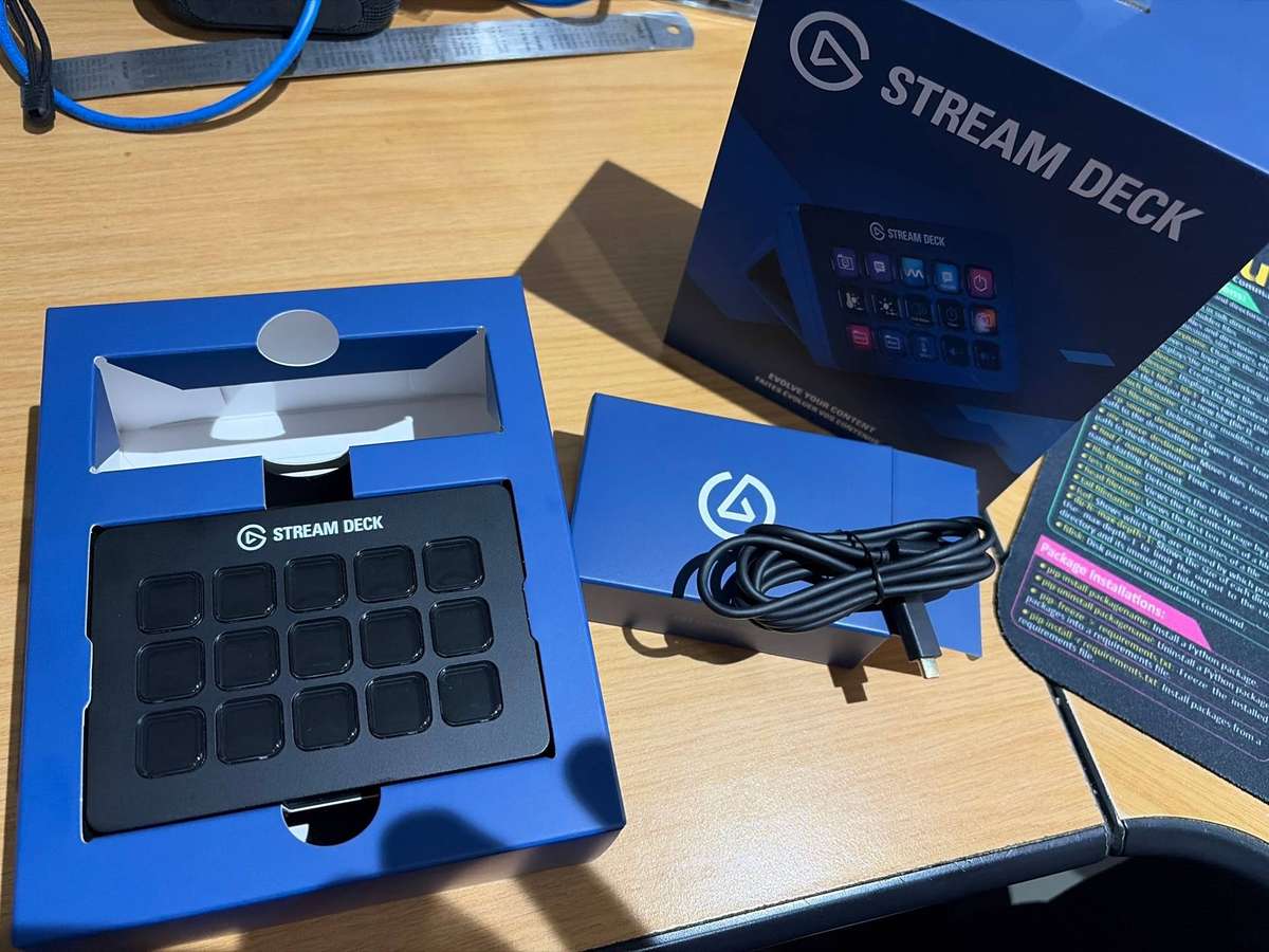 Elgato Stream Deck MK.2  Black Edition 15 Buttons