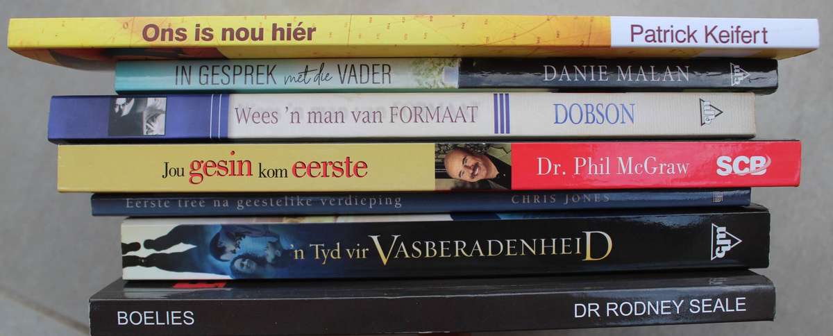 7 x Christelike boeke weggee geprys